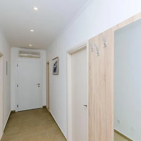 Hill Apartment