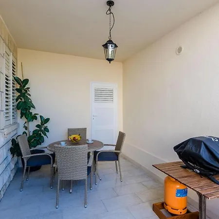 Hill Apartment *